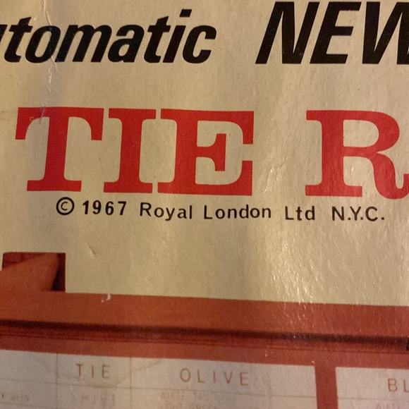 Vintage 1967 Tie Rack-o-mastic - Picture 2 of 4